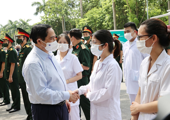 Thủ tướng: Nhiều người muốn ưu tiên vaccine cho nơi dịch bệnh phức tạp ảnh 2