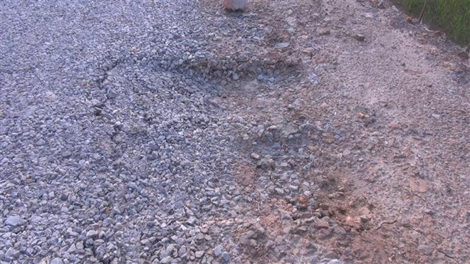 Thanh Hóa: Con đường đầu tư 13 tỷ đồng mới nghiệm thu đã xuống cấp ảnh 1