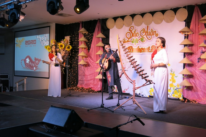 Sắc Xuân mừng Năm mới Canh Tý tại thủ đô Budapest của Hungary ảnh 2