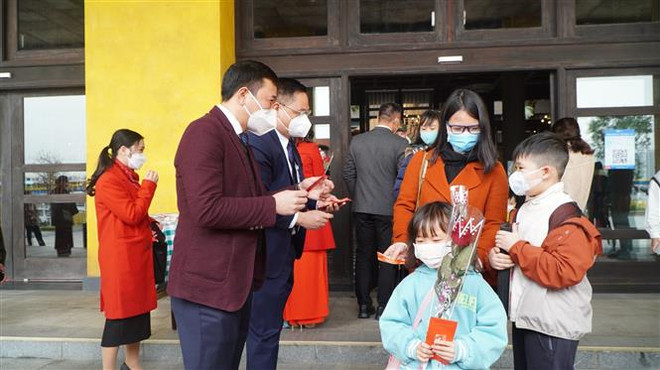 Quảng Ninh đón đoàn khách du lịch 'xông đất' đầu năm mới Nhâm Dần ảnh 1