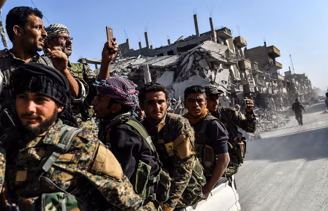 Nhóm vũ trang người Kurd ở Syria tiếp tục sơ tán dân khỏi Baghouz ảnh 1