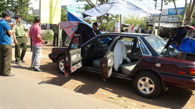 Xe ôtô của cán bộ kiểm lâm Bình Phước nghi bị đặt mìn tự chế ảnh 1