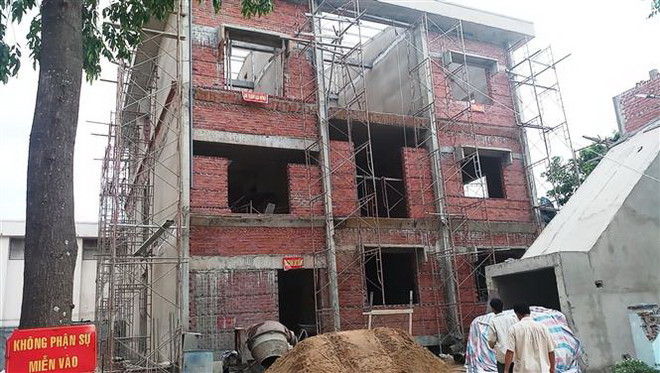 Hiện trường vụ xảy ra tai nạn lao động. (Ảnh: Lê Đức Hoảnh/TTXVN) Tây Ninh: Tai nạn lao động khiến một nam công nhân tử vong ảnh 1