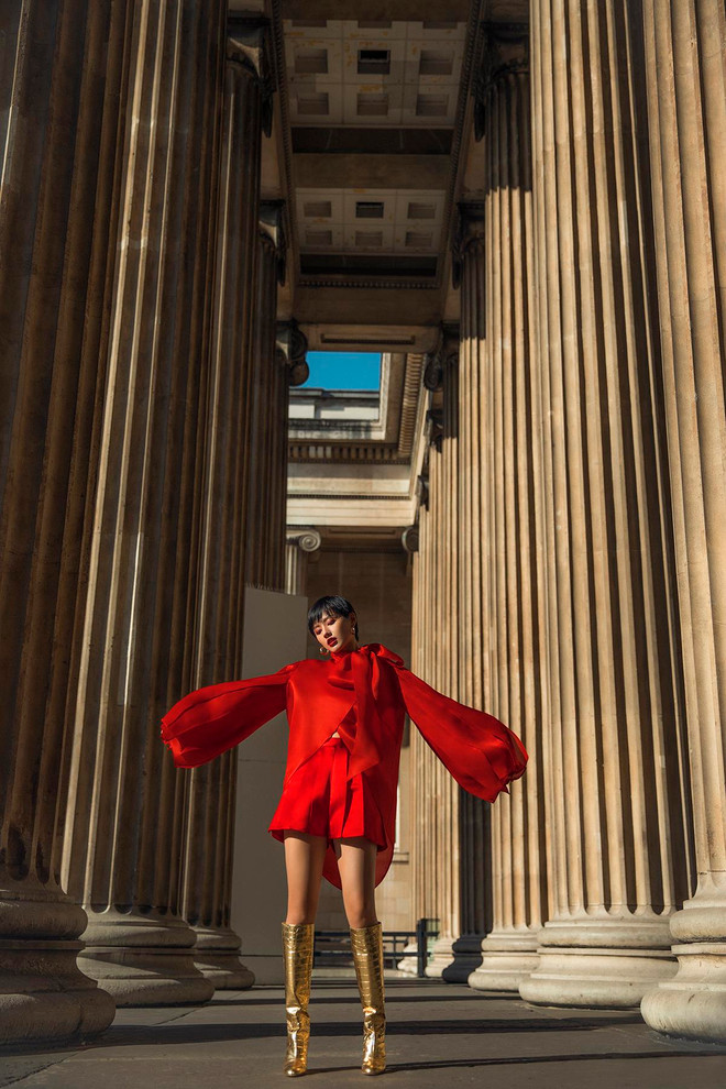 Trần Hùng mang nhung lụa Việt lên sàn diễn London Fashion Week 2019 ảnh 4