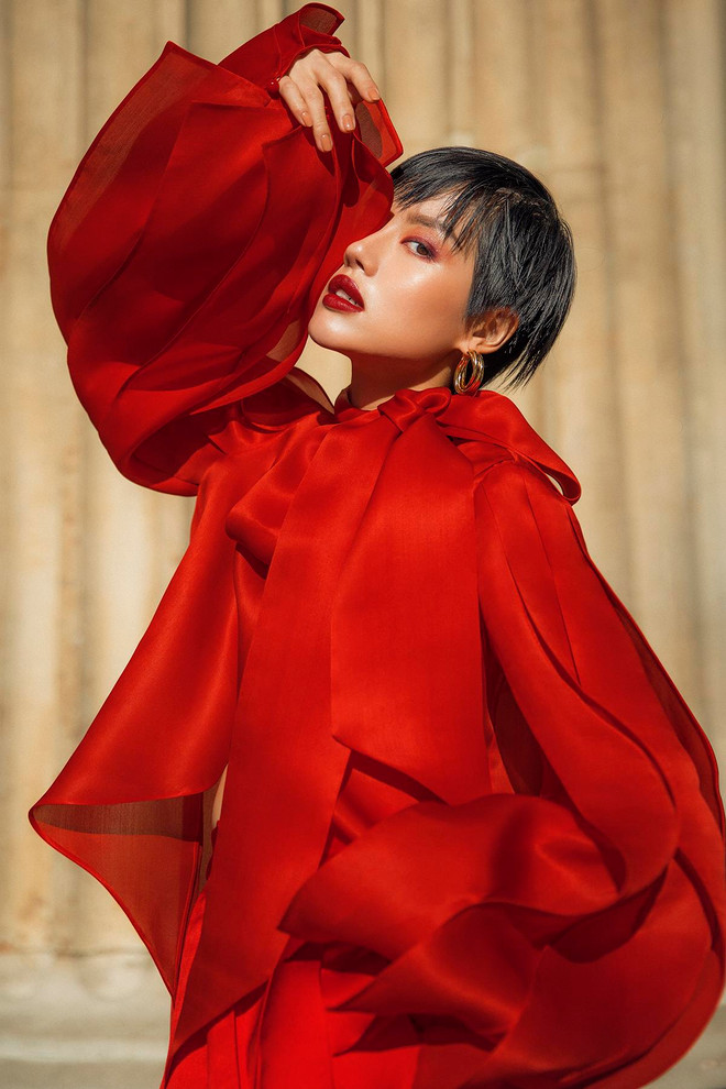 Trần Hùng mang nhung lụa Việt lên sàn diễn London Fashion Week 2019 ảnh 5
