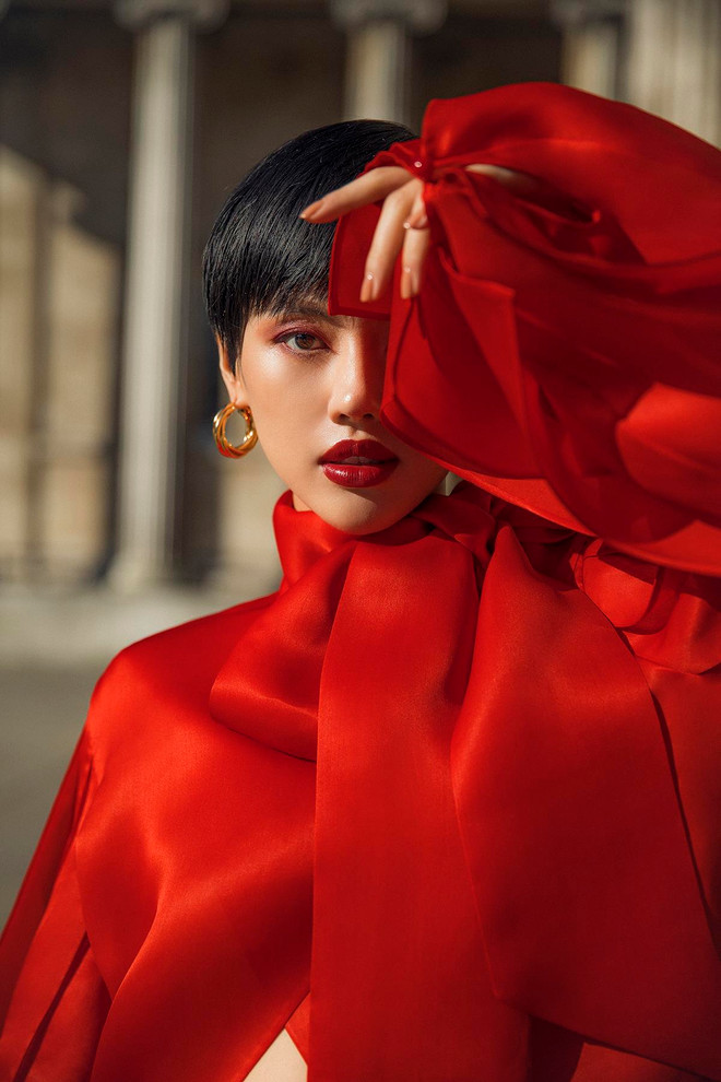 Trần Hùng mang nhung lụa Việt lên sàn diễn London Fashion Week 2019 ảnh 6