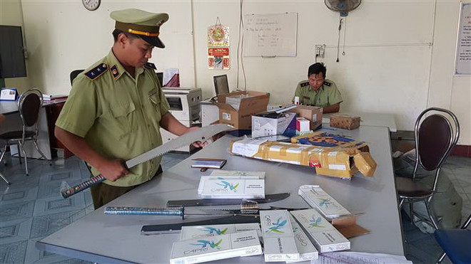 Phú Yên tạm giữ xe ôtô thư báo vận chuyển đạn đầu chì, đao ảnh 1