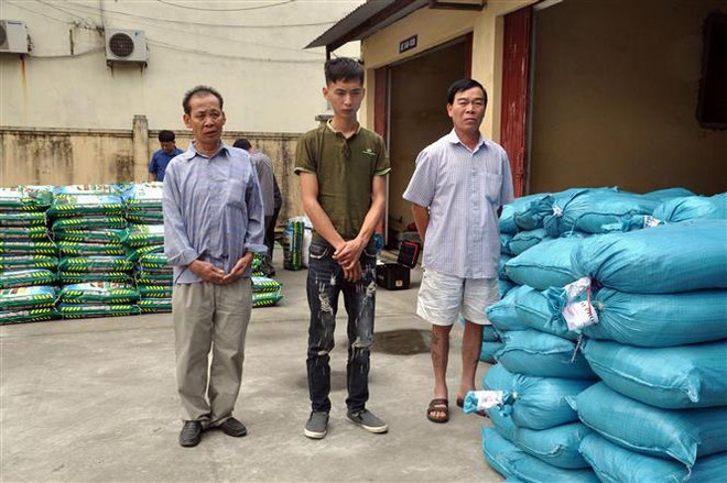 Tạm giữ hình sự 2 đối tượng mua bán trái phép tiền chất thuốc nổ ảnh 1