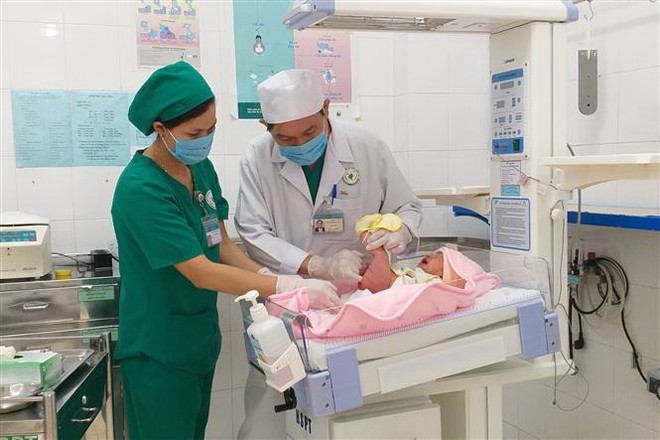 Phẫu thuật tạo hình hậu môn cho bé trai sơ sinh bị dị tật bẩm sinh ảnh 1