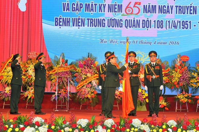 Bệnh viện 108 đón nhận Huân chương Bảo vệ Tổ quốc hạng Nhất ảnh 1
