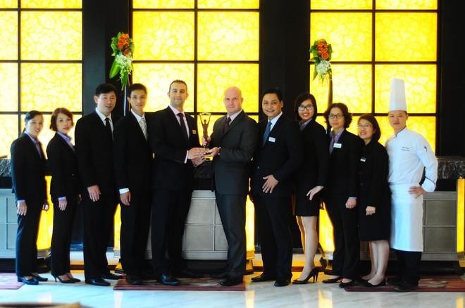 Mövenpick Hà Nội nhận danh hiệu "Khách sạn cao cấp bậc nhất thành phố" ảnh 1