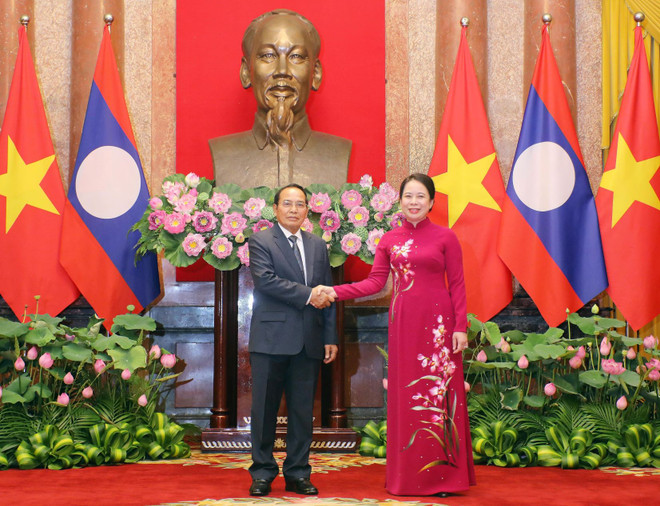 Phó Chủ tịch nước Võ Thị Ánh Xuân và Phó Chủ tịch nước Lào Bounthong Chitmany. (Ảnh: Lâm Khánh/TTXVN) Vun đắp quan hệ hữu nghị vĩ đại, hợp tác toàn diện Việt Nam-Lào ảnh 1