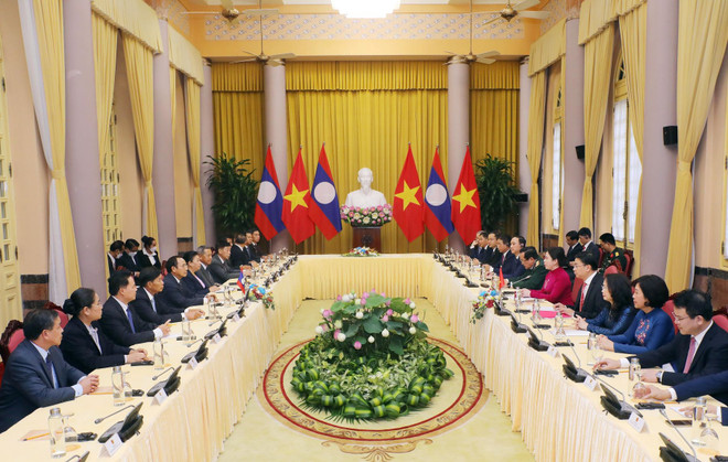 Phó Chủ tịch nước Võ Thị Ánh Xuân hội đàm với Phó Chủ tịch nước Lào Bounthong Chitmany. (Ảnh: Lâm Khánh/TTXVN) Vun đắp quan hệ hữu nghị vĩ đại, hợp tác toàn diện Việt Nam-Lào ảnh 2