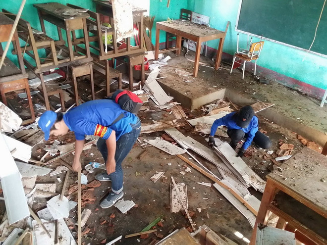 Nhiều học sinh vùng thiệt hại nặng do bão số 10 đã trở lại trường ảnh 2