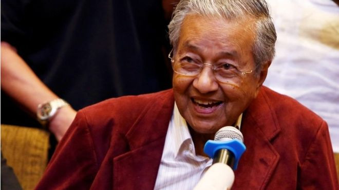 Động thái đầu tiên của tân Thủ tướng Malaysia Mahathir Mohamad ảnh 1
