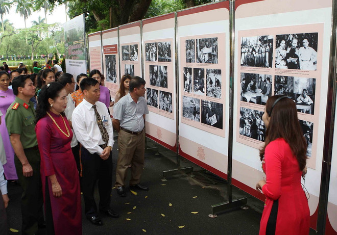 Triển lãm "60 năm Nhà sàn Bác Hồ trong Khu Phủ Chủ tịch" ảnh 1