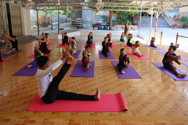 Muôn cách chung tay cùng vượt ‘bão’ COVID-19 của các khách sạn, resort ảnh 1