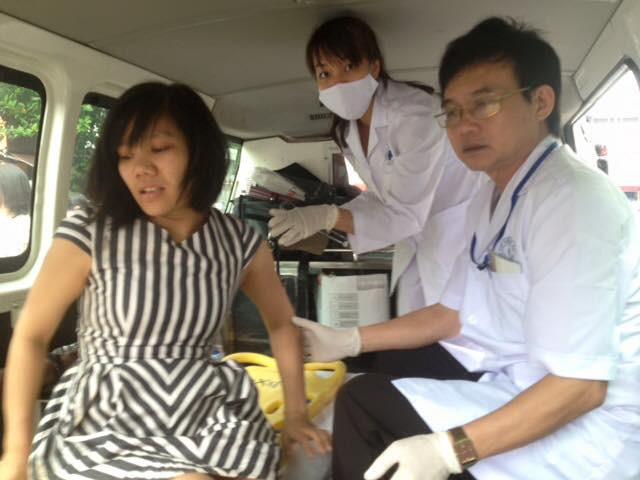 Sâp nhà cổ: Nạn nhân đầu tiên được cứu trong tình trạng hoảng loạn ảnh 1