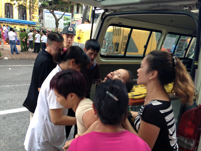 Sâp nhà cổ: Nạn nhân đầu tiên được cứu trong tình trạng hoảng loạn ảnh 4