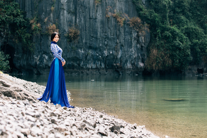 Hoa hậu quý bà Sương Đặng khoe eo “đồng hồ cát” ở Vịnh Hạ Long ảnh 4