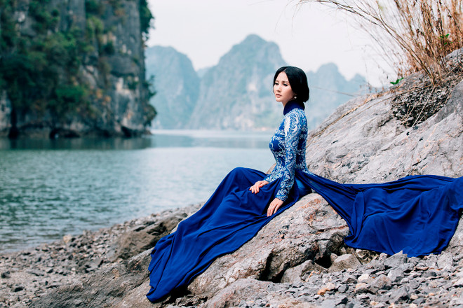 Hoa hậu quý bà Sương Đặng khoe eo “đồng hồ cát” ở Vịnh Hạ Long ảnh 5