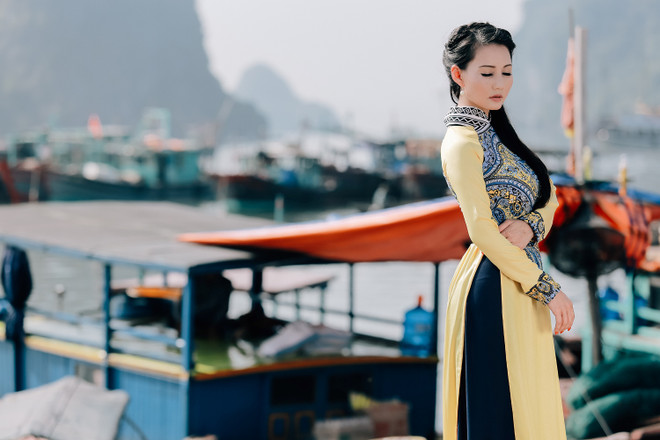 Hoa hậu quý bà Sương Đặng khoe eo “đồng hồ cát” ở Vịnh Hạ Long ảnh 3