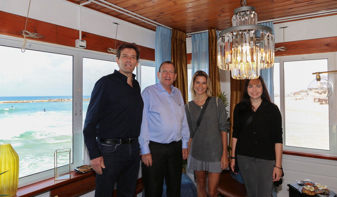 Cải tạo chòi gác cứu hộ biển thành phòng khách sạn 5 sao ảnh 2