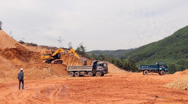 (Ảnh: Xuân Triệu/TTXVN) Nhà thầu huy động tối đa nguồn lực cho Cao tốc Quy Nhơn-Chí Thạnh ảnh 1