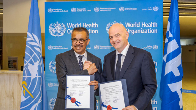 Tổng Giám đốc WHO Tedros Adhanom Ghebreyesus và Chủ tịch FIFA Gianni Infantino (Nguồn: WHO) FIFA và Tổ chức Y tế thế giới hợp tác thúc đẩy lối sống lành mạnh ảnh 1