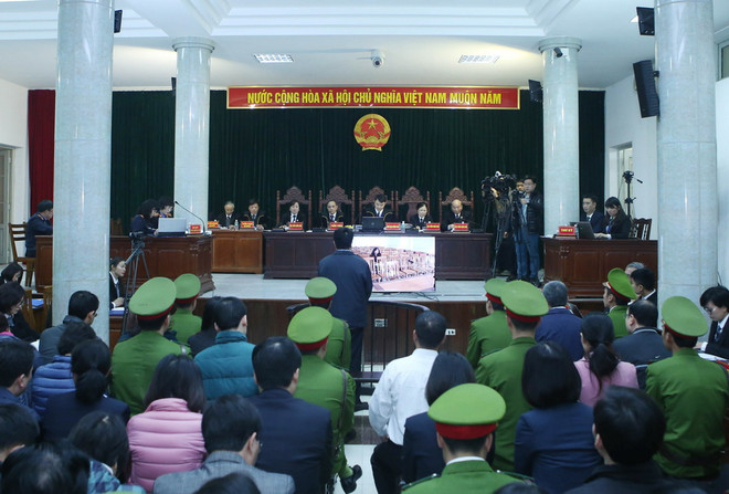 [Photo] Xét xử bị cáo Hà Văn Thắm cùng đồng phạm tại Oceanbank ảnh 1