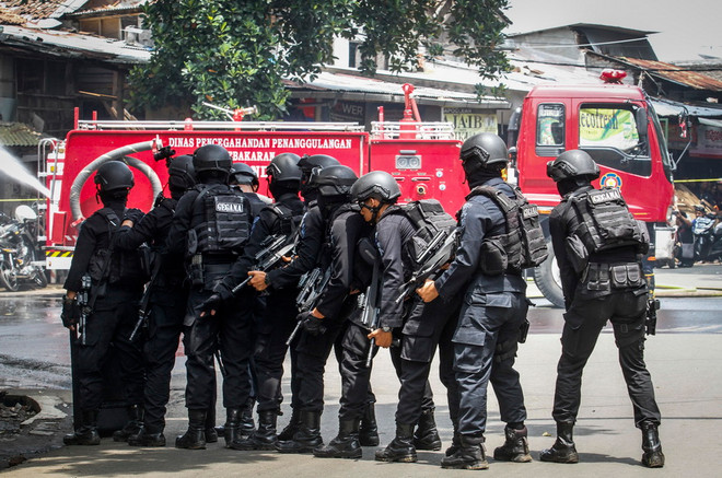 Kẻ đánh bom ở thành phố Bandung bị tình nghi dính líu đến IS ảnh 1