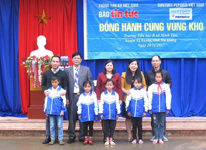 Báo Tin tức trao áo ấm cho học sinh nghèo vùng cao Hà Giang ảnh 1
