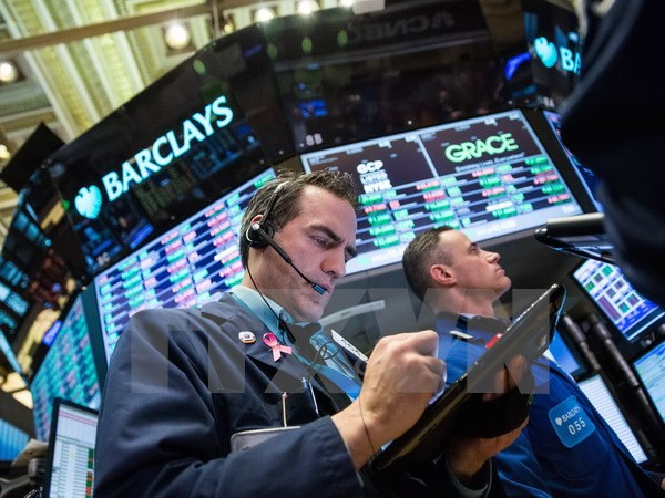 Chứng khoán Mỹ đồng loạt rời khỏi mức "đỉnh" của năm 2016 ảnh 1