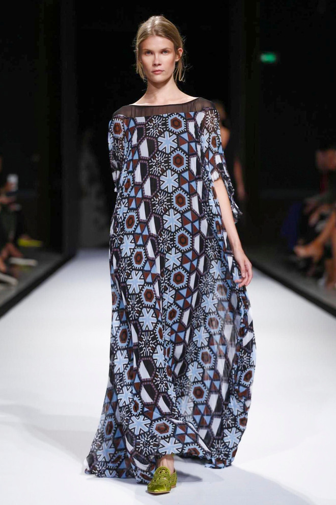 Kha Mỹ Vân sải bước đầy kiêu hãnh trên sàn diễn Paris Fashion Week ảnh 13