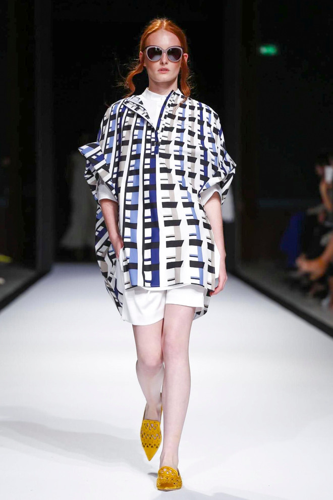 Kha Mỹ Vân sải bước đầy kiêu hãnh trên sàn diễn Paris Fashion Week ảnh 9