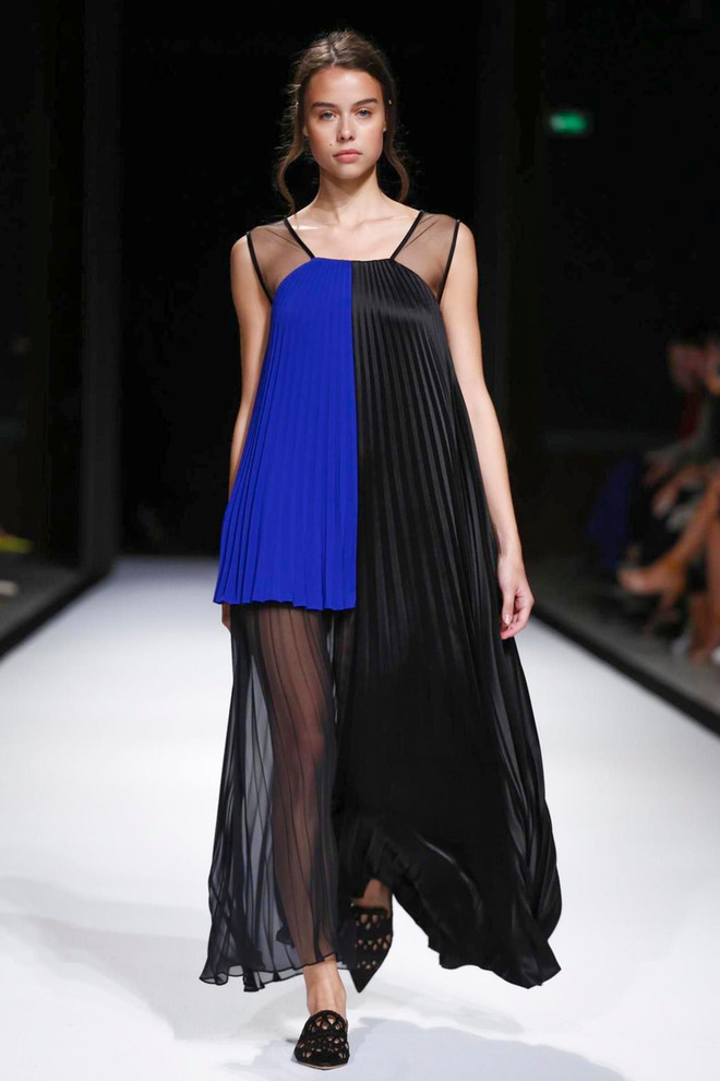 Kha Mỹ Vân sải bước đầy kiêu hãnh trên sàn diễn Paris Fashion Week ảnh 12