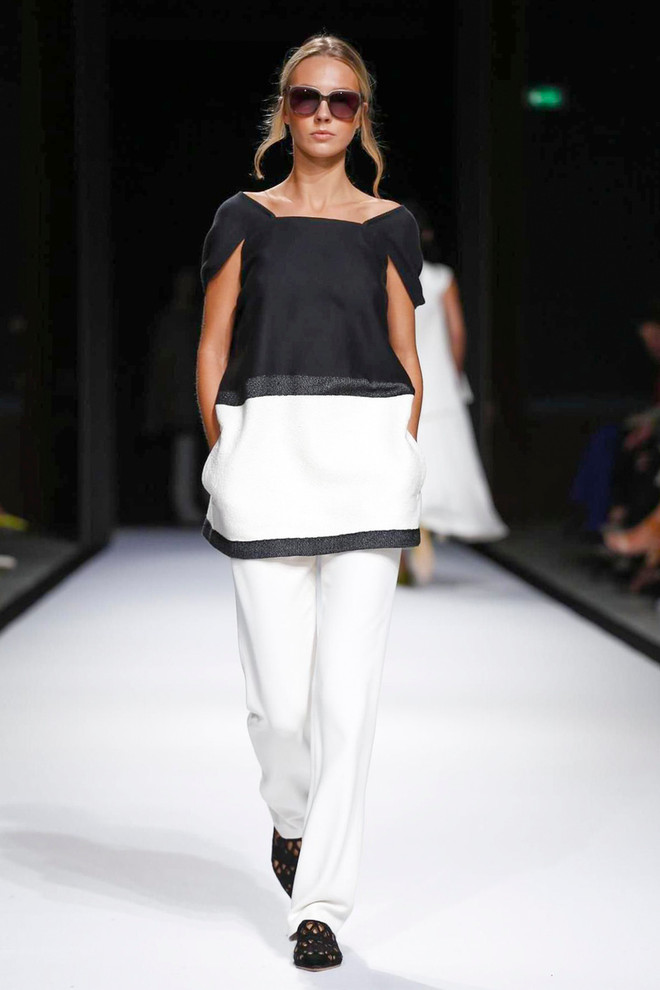 Kha Mỹ Vân sải bước đầy kiêu hãnh trên sàn diễn Paris Fashion Week ảnh 10