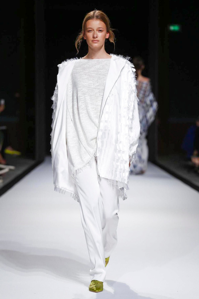 Kha Mỹ Vân sải bước đầy kiêu hãnh trên sàn diễn Paris Fashion Week ảnh 8