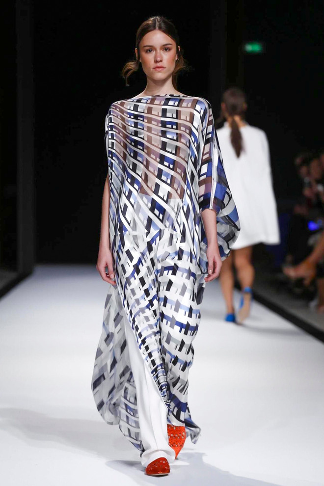 Kha Mỹ Vân sải bước đầy kiêu hãnh trên sàn diễn Paris Fashion Week ảnh 7