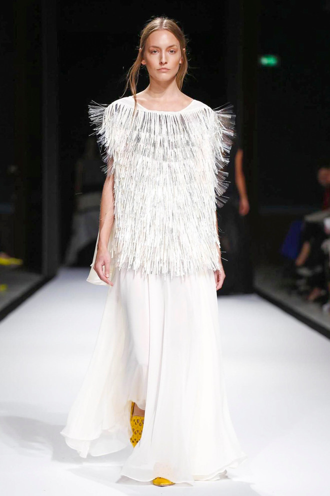 Kha Mỹ Vân sải bước đầy kiêu hãnh trên sàn diễn Paris Fashion Week ảnh 19