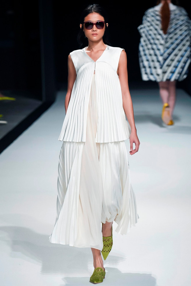 Kha Mỹ Vân sải bước đầy kiêu hãnh trên sàn diễn Paris Fashion Week ảnh 4