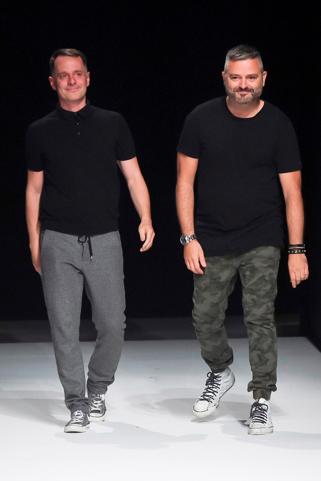 Kha Mỹ Vân sải bước đầy kiêu hãnh trên sàn diễn Paris Fashion Week ảnh 21