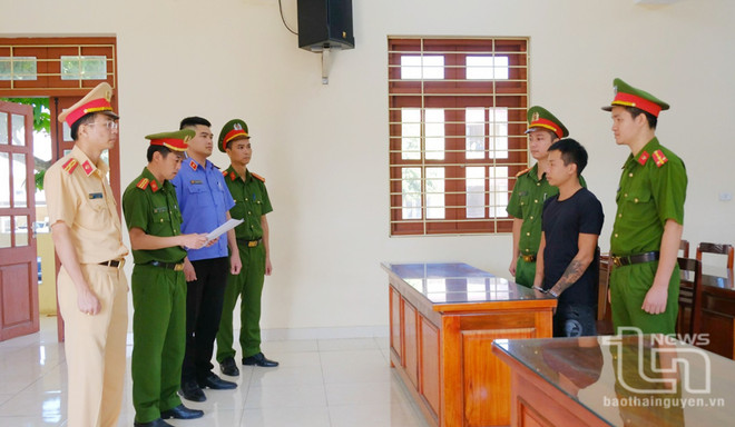 Thái Nguyên: Khởi tố lái xe bỏ chạy khi bị kiểm tra nồng độ cồn ảnh 1