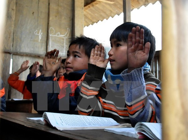 Tiếp tục hỗ trợ học tập cho học sinh sinh viên dân tộc rất ít người ảnh 1