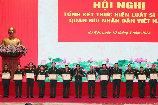 ttxvn_luat sy quan quan doi 2.jpg