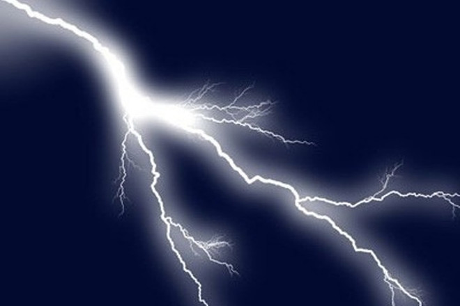 Sét đánh trúng 8 người trong một gia đình, 1 người tử vong ảnh 1