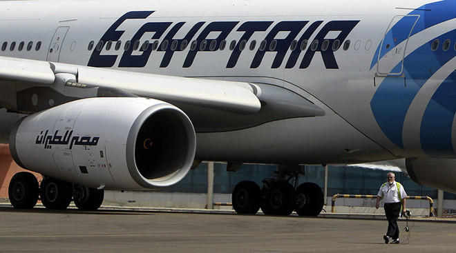 Máy bay của EgyptAir hạ cánh khẩn cấp vì đe dọa đánh bom ảnh 1