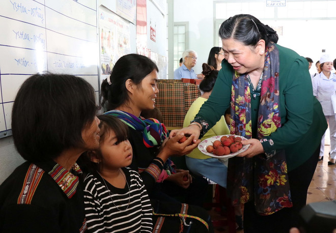 Bà Tòng Thị Phóng: Nâng cao chất lượng cuộc sống cho trẻ em ảnh 1