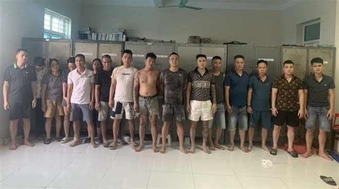 Triệt phá ổ nhóm đánh bạc trên sông Hồng, bắt giữ 16 đối tượng ảnh 1