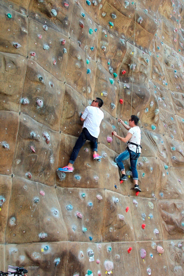 Next Top Model 2015: Thí sinh treo lơ lửng 8 tiếng trên vách núi ảnh 2